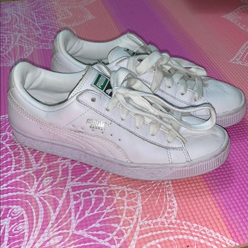 PUMA All White Sneakers SZ 7 in woman’s 5 in kid